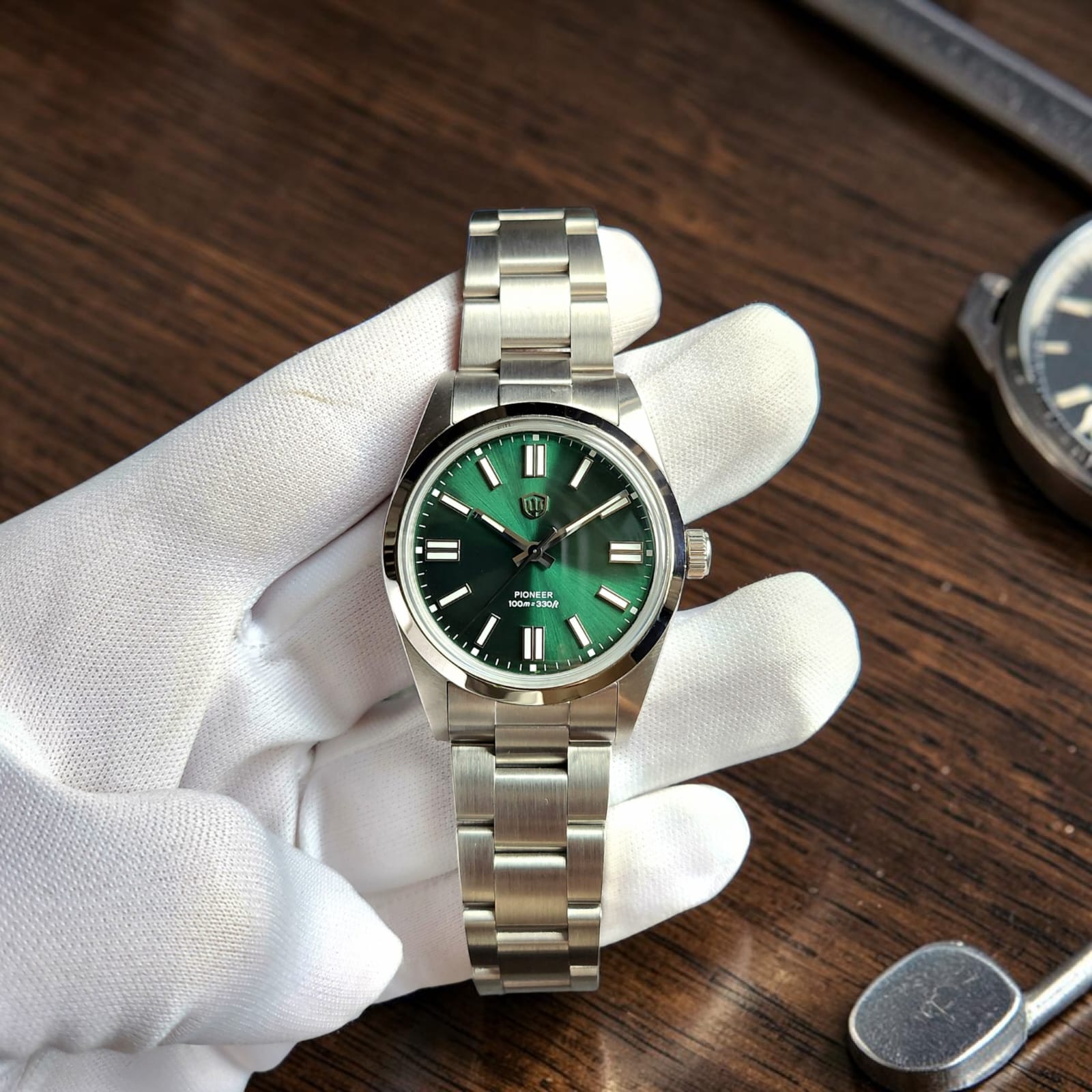 006 Watchdives WD1016B Pioneer With Sunburst Green Dial VH-31 Watch