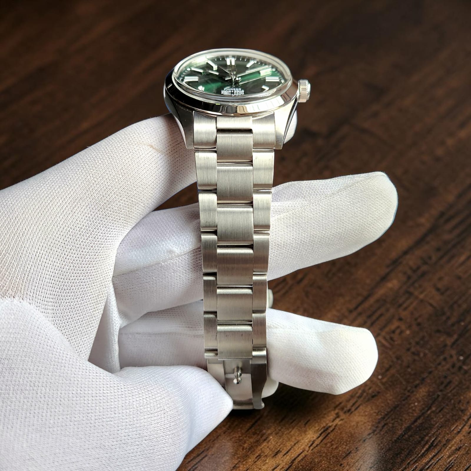006 Watchdives WD1016B Pioneer With Sunburst Green Dial VH-31 Watch - Image 4