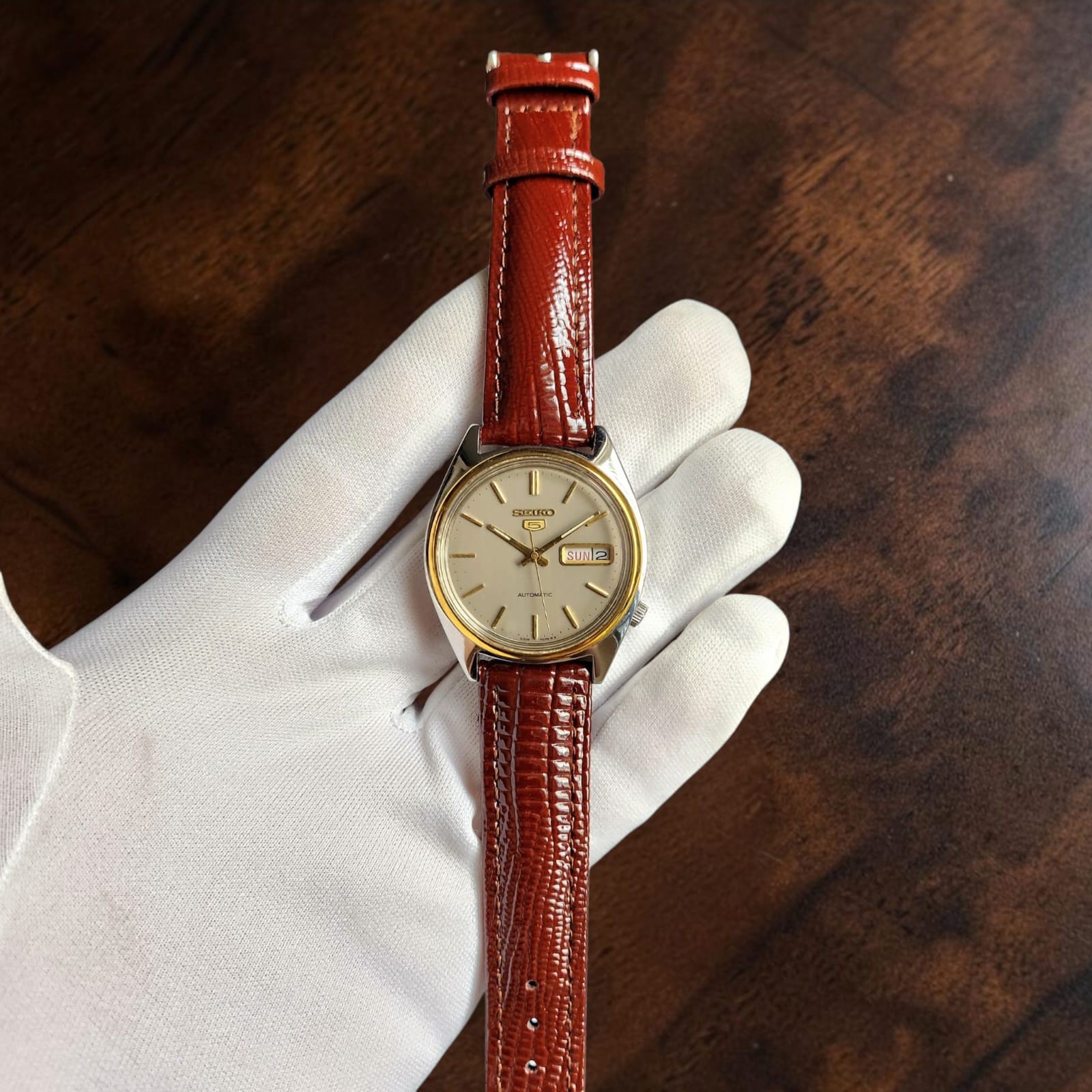 012 Seiko 5 Brushed Dial 1980's Vintage With Gold Bezel Watch - Image 2
