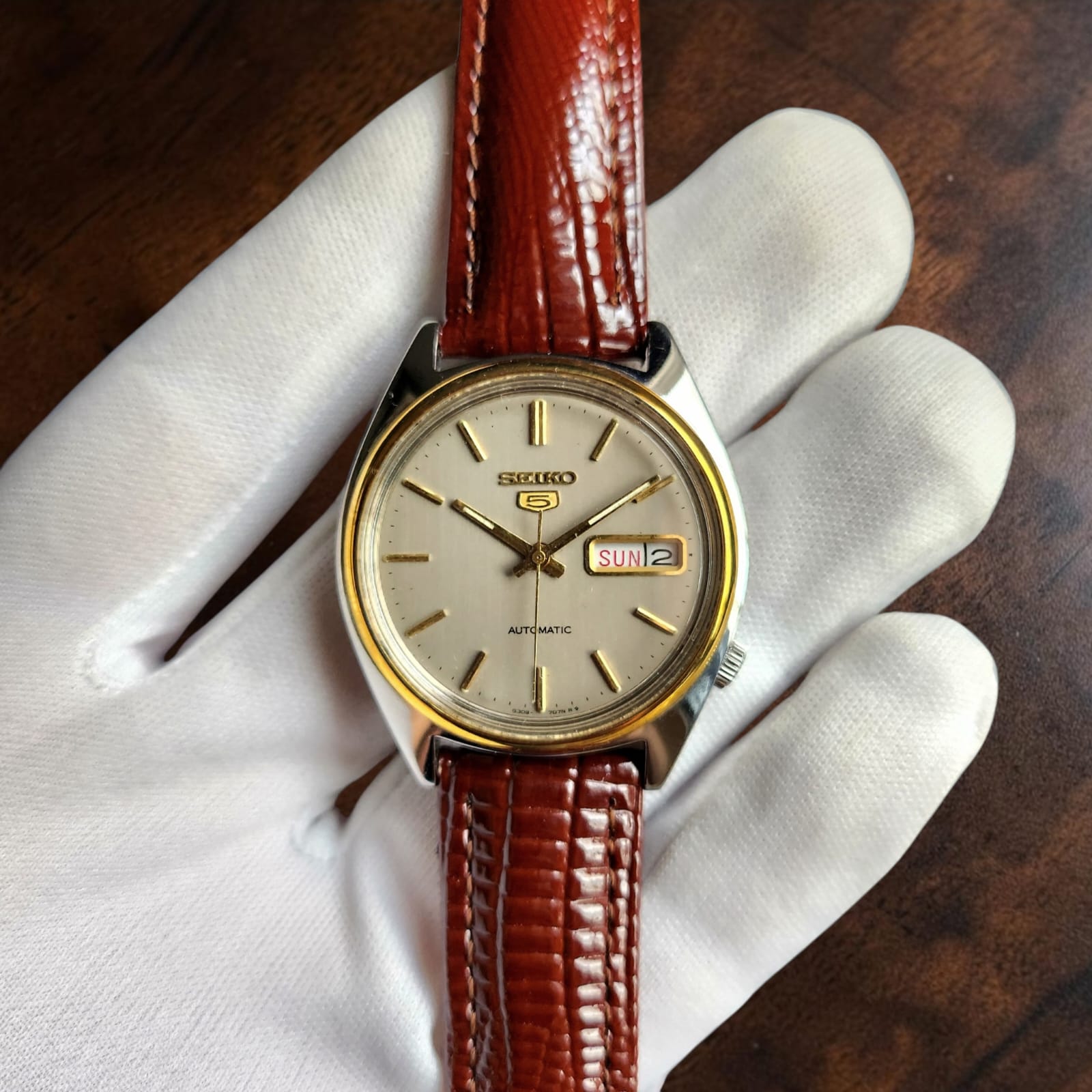 012 Seiko 5 Brushed Dial 1980's Vintage With Gold Bezel Watch