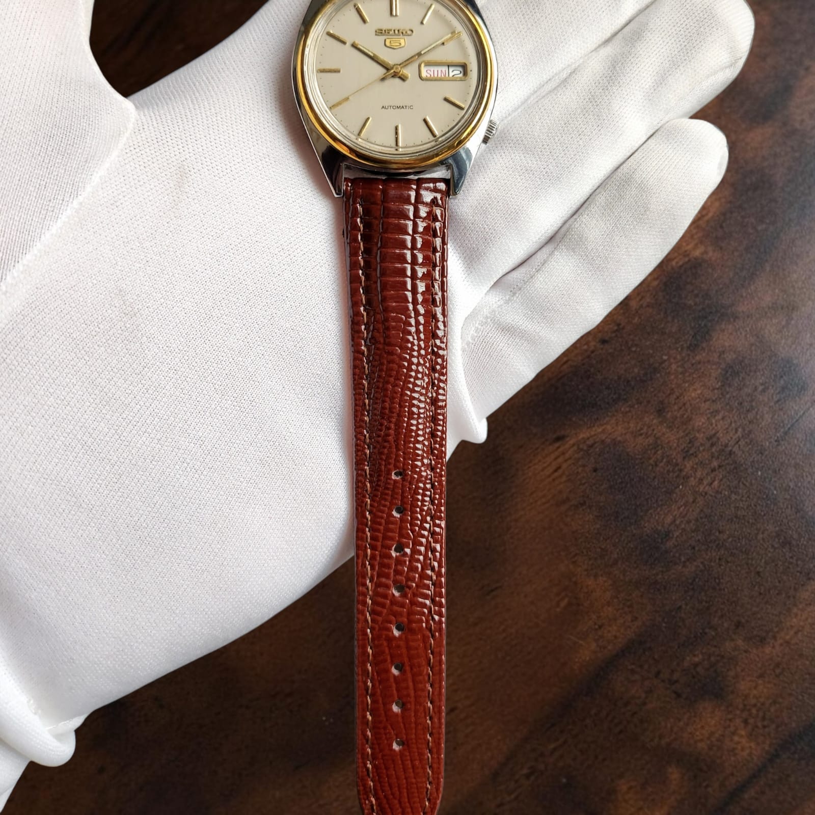 012 Seiko 5 Brushed Dial 1980's Vintage With Gold Bezel Watch - Image 3